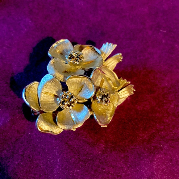 Vintage Coro craft brooch Silvertone - Picture 1 of 4